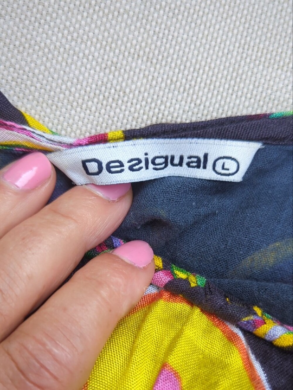 Desigual Black Tunic with Vibrant Multicolor Sunburst Embroidery - Picture 15 of 16